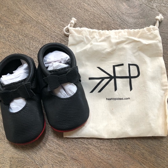 Freshly Picked Other - Fresh Picked Crib Shoes Soft Leather Black  6